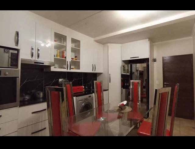 2 BEDROOM APARTMENT FOR SALE IN SUNNINGHILL